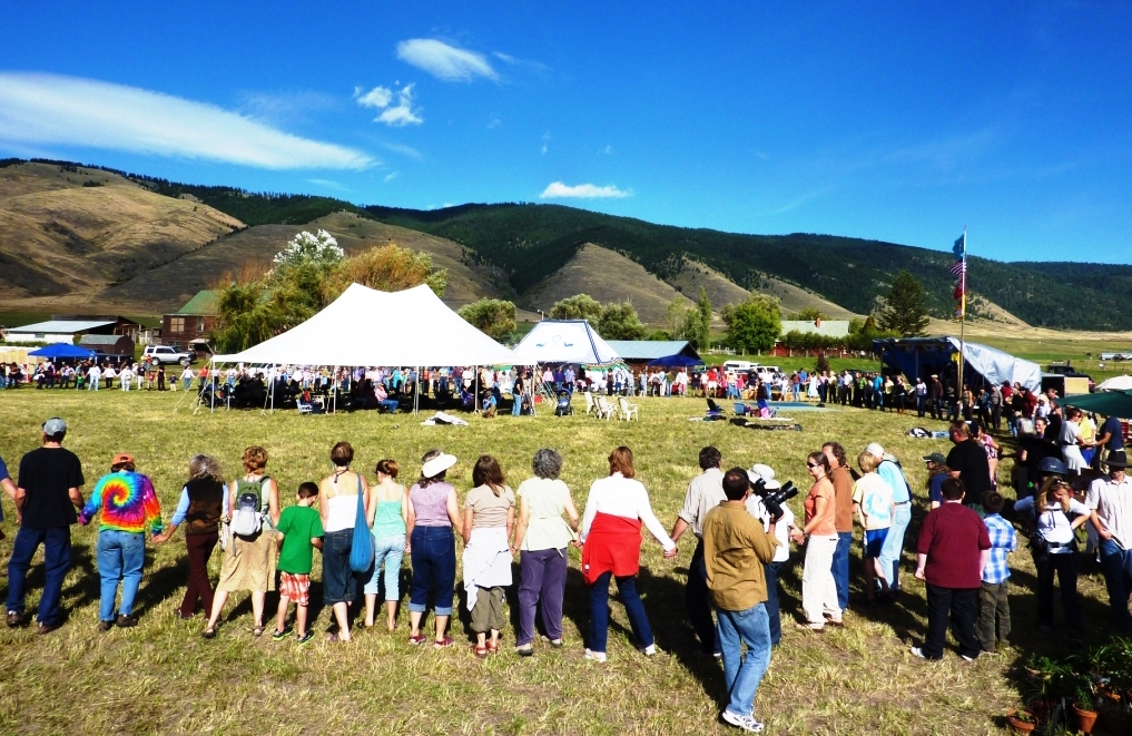 Garden of 1,000 Buddhas hosts peace festival - Lively Times