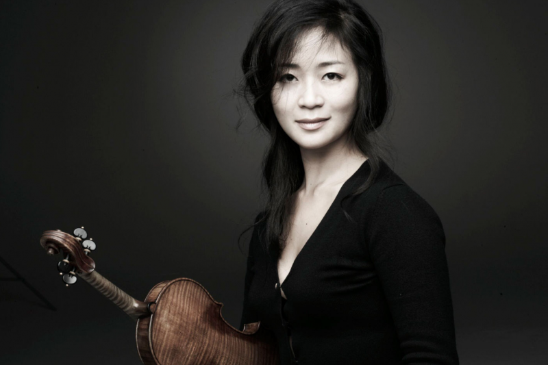 Guest artist Chee-Yun Kim joins the orchestra in the Sibelius Violin Concerto.