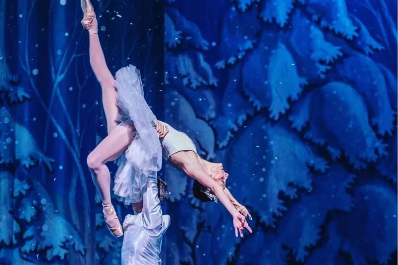 Dancers Molly Groeschl & Lucas Segovia star in Yellowstone Ballet's production of The Nutcracker.